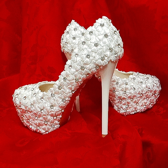 NIB🎁FREE GIFT INCLUDED🎁 NWT Rhinestones Embroidery Stiletto High Heels Pumps - Picture 5 of 16
